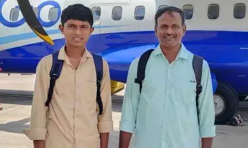 మాట నిలబెట్టుకున్న మాస్టారు: టెన్త్ టాపర్‌కు విమాన ప్రయాణం బహుమతి