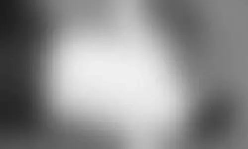 ఆటో-బైకు ఢీ.. యువ‌కుడికి తీవ్ర గాయాలు