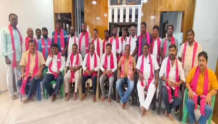 ధాన్యం కొనుగోలులో ప్రభుత్వ నిర్లక్ష్యం ధాన్యం కొనుగోలులో ప్రభుత్వ నిర్లక్ష్యం