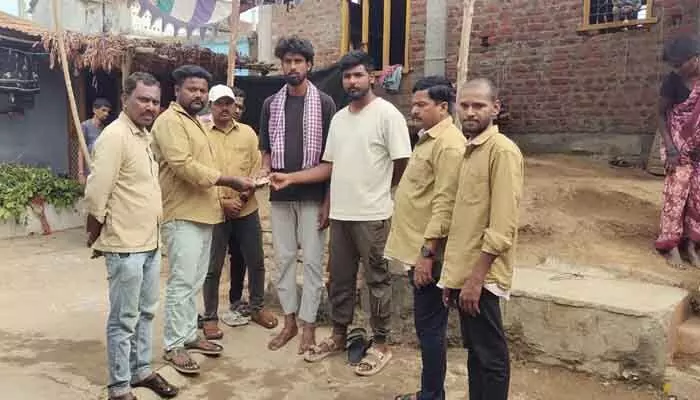 అనారోగ్యం తో మరణించిన ఆటో డ్రైవర్..! అనారోగ్యం తో మరణించిన ఆటో డ్రైవర్..!