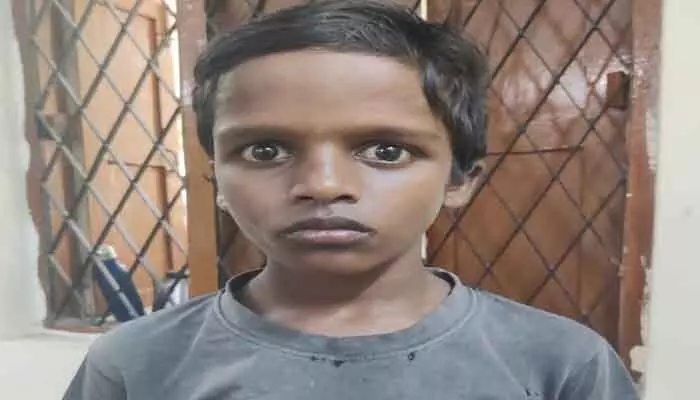 హయత్ నగర్ పోలీస్ స్టేషన్ కి గుర్తు తెలియని బాలుడు హయత్ నగర్ పోలీస్ స్టేషన్ కి గుర్తు తెలియని బాలుడు