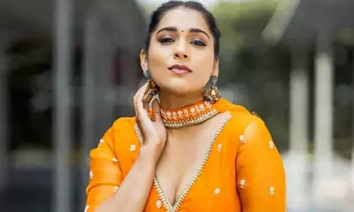 నేను మోడీకే సపోర్ట్ చేస్తా రేపిస్టులకు కాదు.. నన్ను దూషించి మీ ఎనర్జీ వృధా చేసుకోవద్దు.. హాట్ టాపిక్‌గా మారిన రష్మీ పోస్ట్