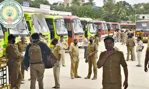 ఆర్టీసీ డ్రైవర్లు, కండక్టర్ల ఆందోళన.. చిలకలూరిపేటలో ఉద్రిక్తత