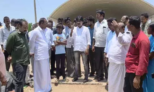 మొక్కజొన్న రైతులను ఇబ్బంది పెడితే ధర్నాకు సిద్ధం : ఎమ్మెల్యే విజయుడు