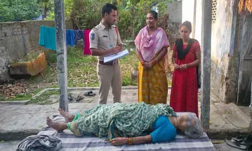 ఉరేసుకొని వృద్ధురాలు ఆత్మ‌హ‌త్య