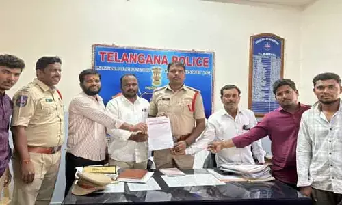 గోర‌క్ష చ‌ట్టాలు అమ‌లు చేయాల‌ని ఎస్సై కి విన‌తి