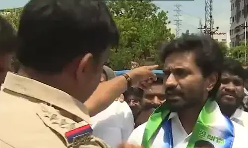 రాజమండ్రిలో ఉద్రిక్తత.. పోలీసులతో మాజీ ఎంపీ భరత్ వాగ్వాదం