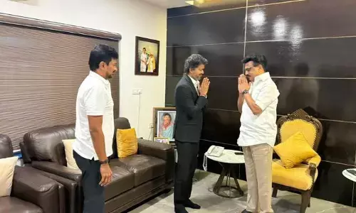 ఎంకే స్టాలిన్ ఇంటికి వెళ్లి కలిసిన సీఎం విజయ్