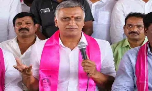 గుప్తనిధుల కోసమే 800 ఏళ్ల చరిత్ర ఉన్న ఆలయాన్ని కూల్చారా? : హరీష్ రావు సంచలన ఆరోపణలు