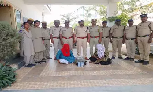 జ‌డ్చ‌ర్ల‌లో 2.71 కేజీల గంజాయి ప‌ట్టివేత