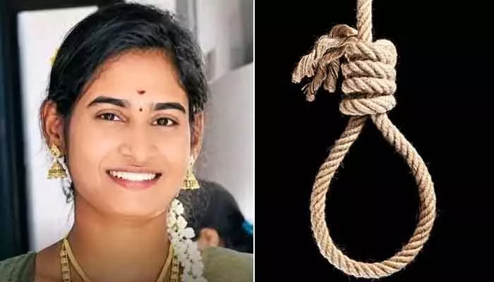 విశాఖలో తీవ్ర విషాదం.. పెళ్లైన 45 రోజులుకే నవ వధువు ఆత్మహత్య విశాఖలో తీవ్ర విషాదం.. పెళ్లైన 45 రోజులుకే నవ వధువు ఆత్మహత్య