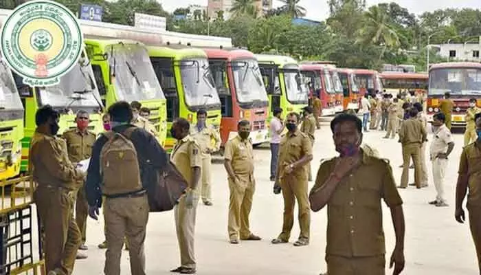 ఆర్టీసీ డ్రైవర్లు, కండక్టర్ల ఆందోళన.. చిలకలూరిపేటలో ఉద్రిక్తత ఆర్టీసీ డ్రైవర్లు, కండక్టర్ల ఆందోళన.. చిలకలూరిపేటలో ఉద్రిక్తత