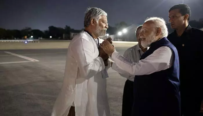 ‘రాముడు, కృష్ణుడు చూడలేదు.. కానీ మోడీని చూశా’.. తనికెళ్ల భరణి భావోద్వేగ పోస్ట్ వైరల్! ‘రాముడు, కృష్ణుడు చూడలేదు.. కానీ మోడీని చూశా’.. తనికెళ్ల భరణి భావోద్వేగ పోస్ట్ వైరల్!