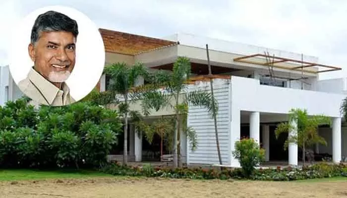 అమరావతిలో సీఎం చంద్రబాబు కొత్త ఇల్లు.. మాజీ మంత్రి పేర్ని నాని సంచలన వ్యాఖ్యలు అమరావతిలో సీఎం చంద్రబాబు కొత్త ఇల్లు.. మాజీ మంత్రి పేర్ని నాని సంచలన వ్యాఖ్యలు