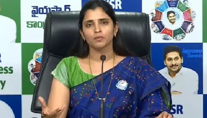 Anchor Shyamala : నన్ను పార్టీ నుంచి దూరం చేయాలనుకుంటే.. రూమర్లపై స్పందించిన యాంకర్ శ్యామల Anchor Shyamala : నన్ను పార్టీ నుంచి దూరం చేయాలనుకుంటే.. రూమర్లపై స్పందించిన యాంకర్ శ్యామల