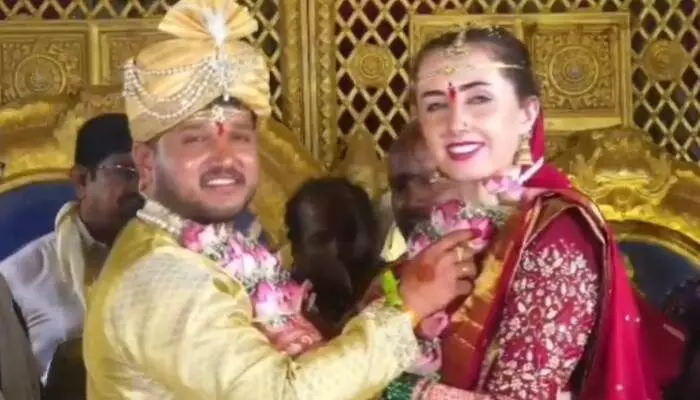 ఖండాలు దాటిన ప్రేమ.. లండన్ అమ్మాయిని పెళ్లాడిన తెలంగాణ యువకుడు ఖండాలు దాటిన ప్రేమ.. లండన్ అమ్మాయిని పెళ్లాడిన తెలంగాణ యువకుడు