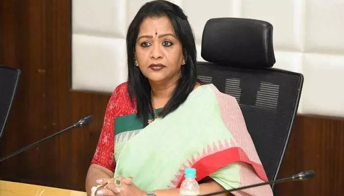 తెలంగాణ మహిళా కమిషన్ చైర్మెన్గా గద్వాల విజయలక్ష్మి.. సభ్యురాలిగా శ్రీకాంతచారి తల్లి! తెలంగాణ మహిళా కమిషన్ చైర్మెన్గా గద్వాల విజయలక్ష్మి.. సభ్యురాలిగా శ్రీకాంతచారి తల్లి!