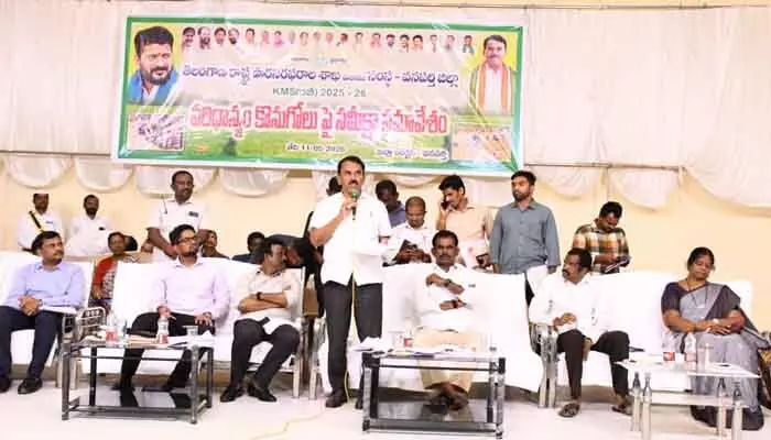 ధాన్యం సేకరణలో నిర్లక్ష్యం వహిస్తే కఠిన చర్యలు తప్పవు : మంత్రి జూపల్లి కృష్ణారావు ధాన్యం సేకరణలో నిర్లక్ష్యం వహిస్తే కఠిన చర్యలు తప్పవు : మంత్రి జూపల్లి కృష్ణారావు