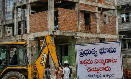 అన్నారంలో అక్రమ నిర్మాణాలు