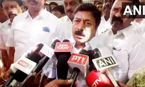 ప్రజలు విజయ్ సీఎంగా ఉండాలని తీర్పునిచ్చారు.. ఏఐఏడీఎం నేత షణ్ముగం కీలక వ్యాఖ్యలు