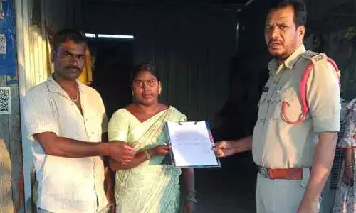 మహిళ మెడలో నుంచి బంగారు గొలుసు చోరీ
