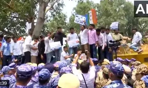 నీట్-యూజీ 2026 పరీక్ష రద్దు.. ఢిల్లీలో ఎన్‌ఎస్‌యూఐ భారీ నిరసన