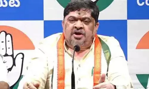 ఆ డ్రైవర్‌ను ఉద్యోగం నుండి తొలగించలేదు: మంత్రి పొన్నం