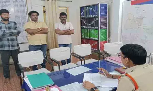 రౌడీ షీట్లర్లకు పోలీసుల హెచ్చరిక