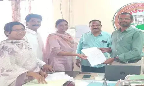 ఆర్టీసీ కార్మిక సమస్యలు పరిష్కరించండి :  ఆర్టీసీ జేఏసీ నాయకులు