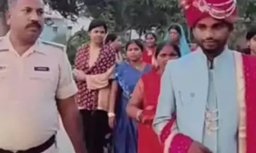 పెళ్లిలో, భరాత్‌లో బేడీలతోనే మరి శోభనం గదిలో? వైరల్ అవుతున్న పెళ్లి కొడుకు వీడియో!