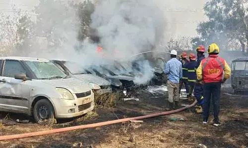 శ్రీరామ్ ఆటో మాల్‌లో అగ్నిప్రమాదం