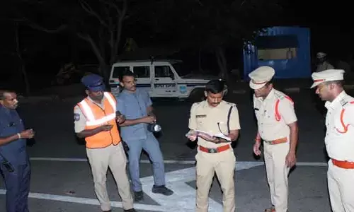ఇందల్వాయి చెక్‌పోస్ట్ వద్ద ఆకస్మిక తనిఖీలు నిర్వహించిన సీపీ