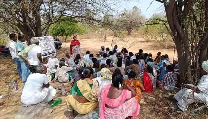 మహిళల ఆర్థిక సాధికారతే ప్రభుత్వ లక్ష్యం : మహిళా సాధికార కేంద్రం సిబ్బంది సుమ మహిళల ఆర్థిక సాధికారతే ప్రభుత్వ లక్ష్యం : మహిళా సాధికార కేంద్రం సిబ్బంది సుమ