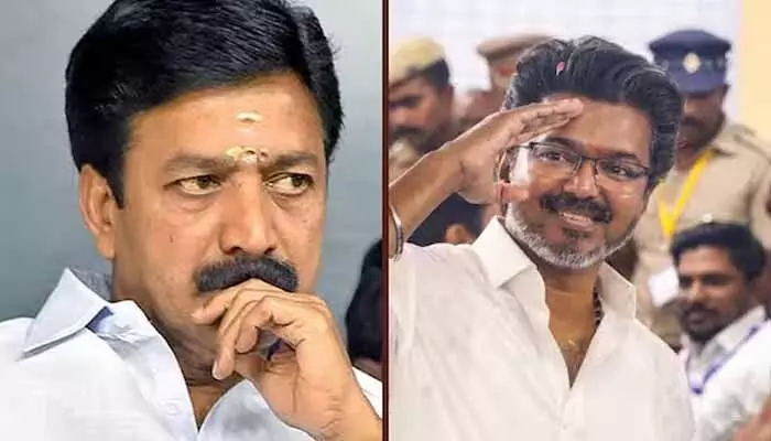 అన్నాడీఎంకే రెబల్ ఎమ్మెల్యేలతో సీఎం విజయ్ భేటీ అన్నాడీఎంకే రెబల్ ఎమ్మెల్యేలతో సీఎం విజయ్ భేటీ