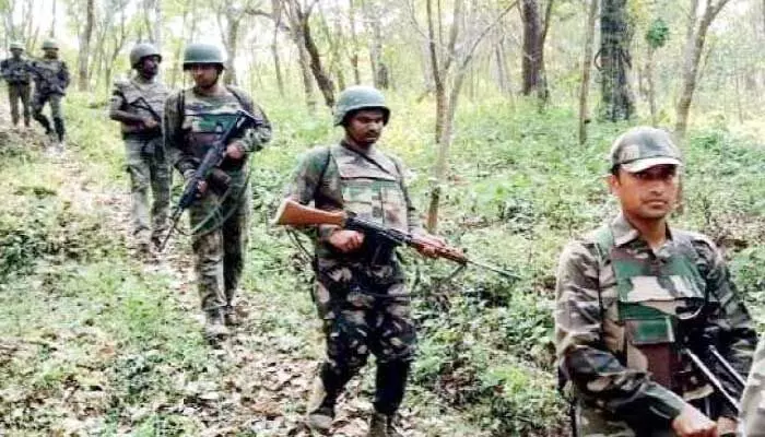 భూమిలో రూ.1.64 కోట్ల నగదు పాతిపెట్టిన మావోయిస్టులు భూమిలో రూ.1.64 కోట్ల నగదు పాతిపెట్టిన మావోయిస్టులు
