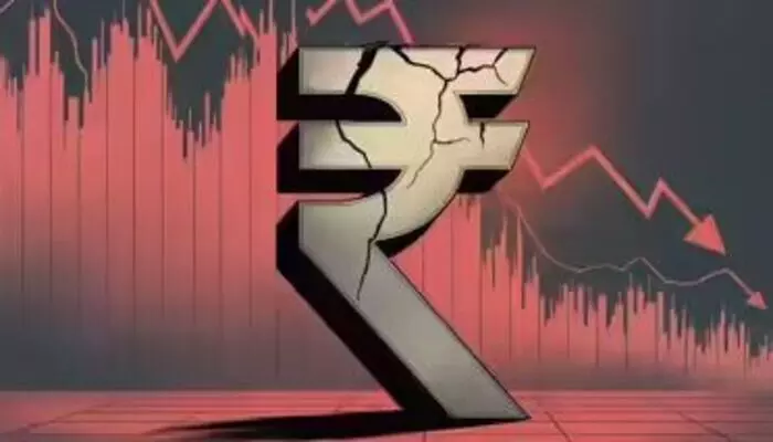 Rupee: చారిత్రాత్మక కనిష్టానికి రూపాయి పతనం Rupee: చారిత్రాత్మక కనిష్టానికి రూపాయి పతనం