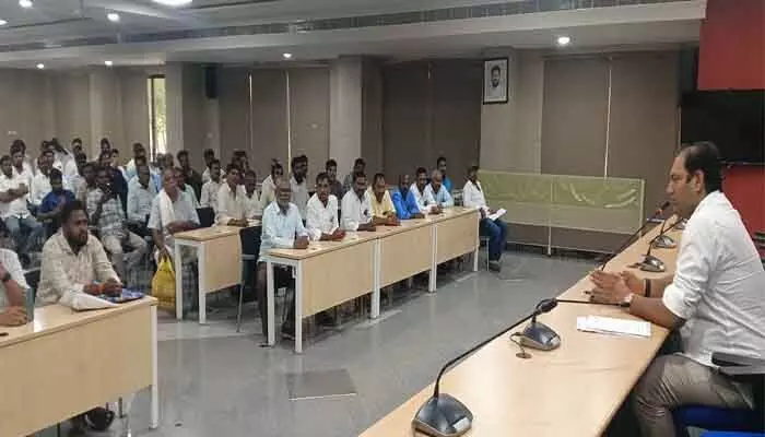 ఉదండాపూర్ రిజర్వాయర్ లో భూములు కోల్పోయిన ప్రతి అర్హుడికి పరిహారం అందించడమే లక్ష్యం : ఎమ్మెల్యే అనిరుధ్ రెడ్డి ఉదండాపూర్ రిజర్వాయర్ లో భూములు కోల్పోయిన ప్రతి అర్హుడికి పరిహారం అందించడమే లక్ష్యం : ఎమ్మెల్యే అనిరుధ్ రెడ్డి