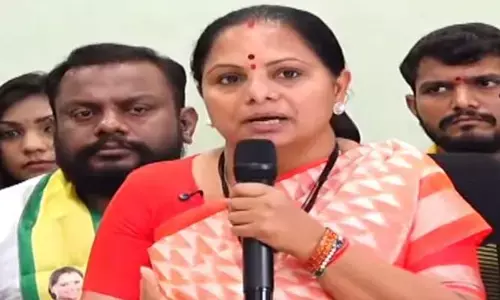 బీఆర్ఎస్ నేతల్లా మేము ఫొటోలు దిగి హడావిడి చేయం: కవిత కీలక వ్యాఖ్యలు