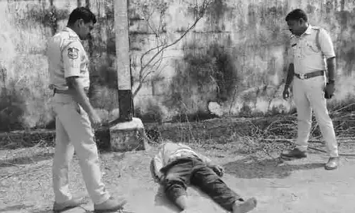 ట్రాక్టర్ డ్రైవర్ దారుణ హత్య