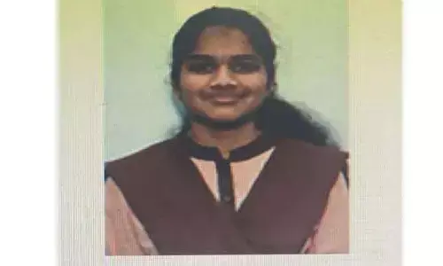 శ్రీ చైత‌న్య క‌ళాశాల‌లో ఇంట‌ర్ విద్యార్థిని ఆత్మ‌హ‌త్య