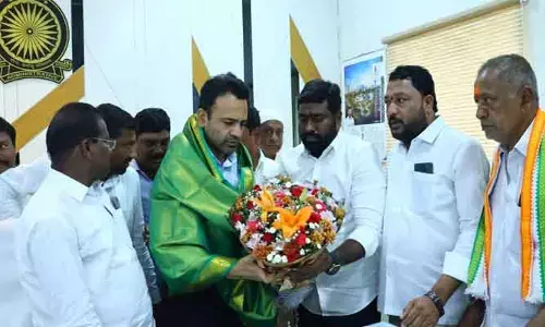 ములుగు జిల్లా అభివృద్ధికి బాటలు వేయండి