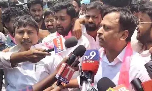 లోక్ భ‌వ‌న్ వ‌ద్ద ఉద్రిక్త‌త‌.. బీఆర్ఎస్ శ్రేణుల ఆందోళ‌న