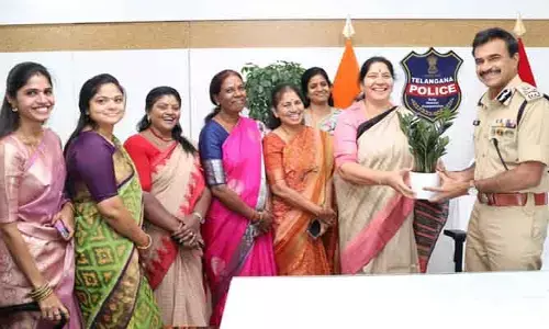 బండి భగీరథ్ పోక్సో కేసు.. డీజీపీని కలిసిన బీఆర్ఎస్ మహిళా నేతలు
