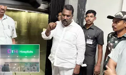 తెగి పడిపోయిన ఆస్పత్రిలో లిఫ్ట్.. మంత్రి అడ్లూరికి తప్పిన పెను ప్రమాదం