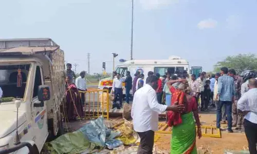 పెళ్లికి వెళ్లి వస్తుండగా ఘోర ప్రమాదం