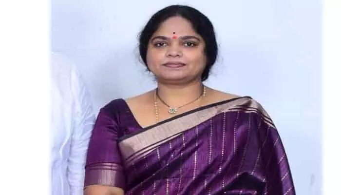 ఎన్నికల్లో ఇచ్చిన హామీని నెరవేర్చని మంత్రి సీతక్కని నిలదీయాలి ఎన్నికల్లో ఇచ్చిన హామీని నెరవేర్చని మంత్రి సీతక్కని నిలదీయాలి