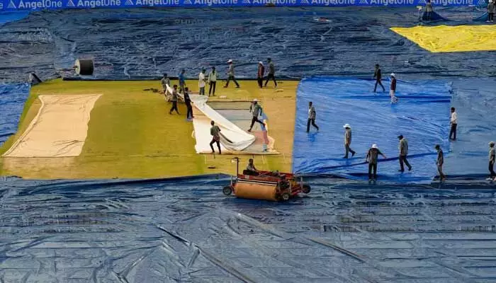 KKR vs RCB మ్యాచ్కు వర్షం అంతరాయం KKR vs RCB మ్యాచ్కు వర్షం అంతరాయం
