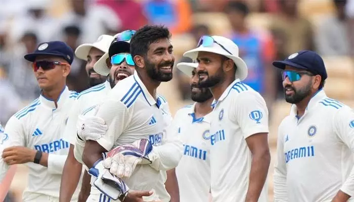 ఆరు నెలలు ఆడకపోయినా టెస్టుల్లో నం.1 బౌలర్ మనోడే ఆరు నెలలు ఆడకపోయినా టెస్టుల్లో నం.1 బౌలర్ మనోడే