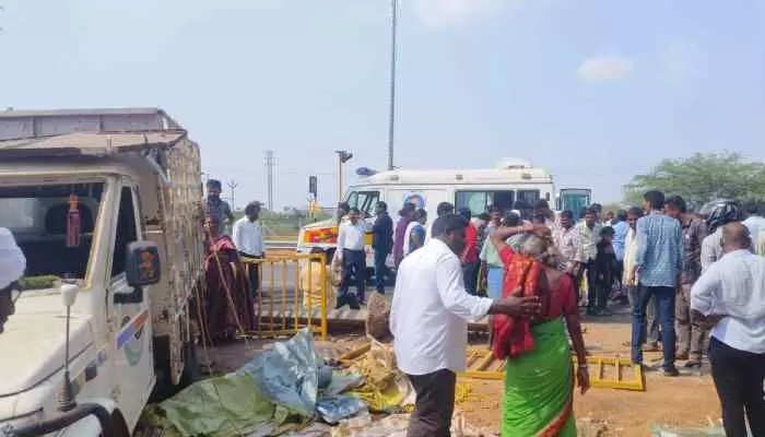 పెళ్లికి వెళ్లి వస్తుండగా ఘోర ప్రమాదం పెళ్లికి వెళ్లి వస్తుండగా ఘోర ప్రమాదం