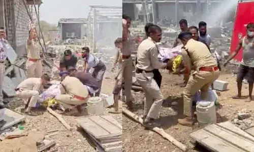 బాణసంచా తయారీ కేంద్రంలో భారీ పేలుడు.. పలువురు కార్మికులు మృతి!
